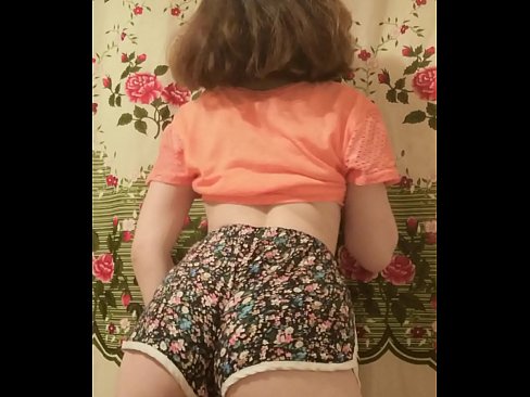 ❤️ Sexy jonge babe dy't har koarte broek op 'e kamera útstrielet ❤ Just porno by wy ️❤