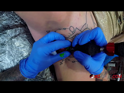 ❤️ Ekstreem tattooed hottie Sully Savage krige in tattoo op har klitoris ❤ Just porno by wy ️❤